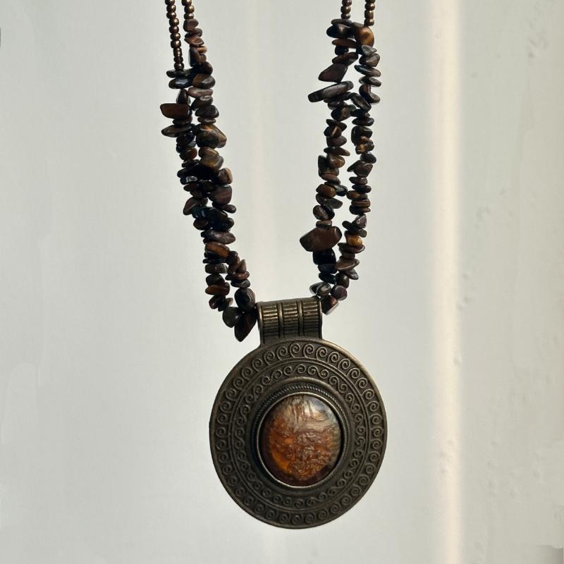 Vintage Bead Necklace with Round Pendant, Irregular Stone-Look Strand and Adjustable Length for Simple Sweaters Shirts and T Shirts