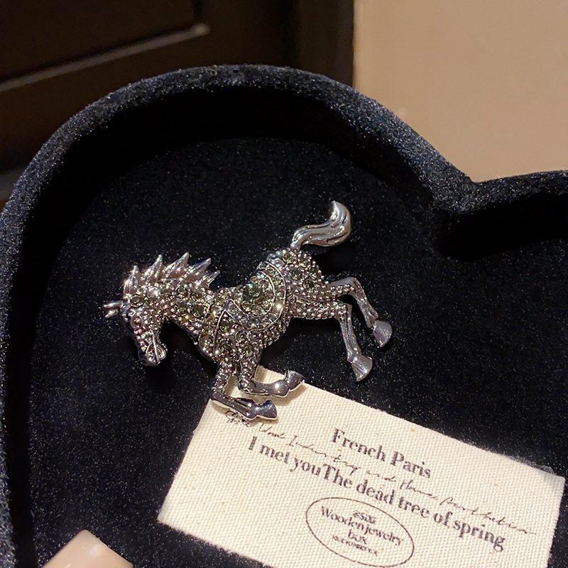Classic Rhinestone Horse Brooches Year of The Horse Zodiac Animal Lapel Pins Jewelry Casual Metal Badge Pin for Women