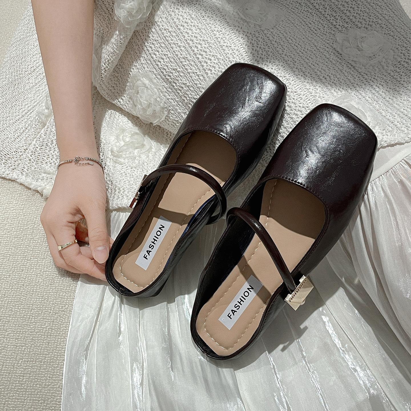 

Black retro inner heightening bag head flat-bottomed slippers for women s summer outer wear 2025 new soft-bottomed square head French cool slippers 40 коричневый