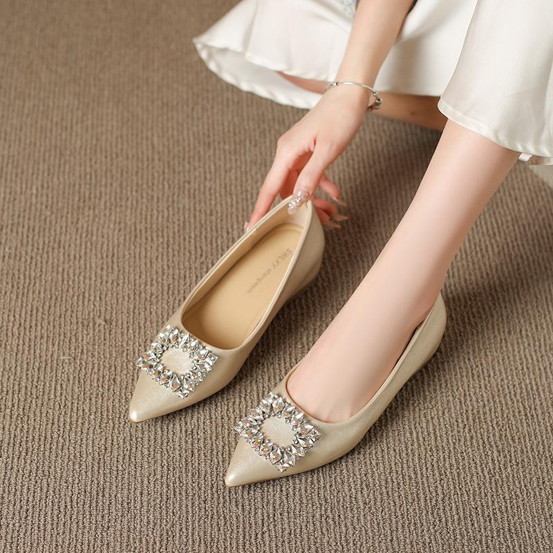 2025 autumn new French pointed rhinestone inner height increase bride bridesmaid single shoes women's skirt temperament versatile not tired feet