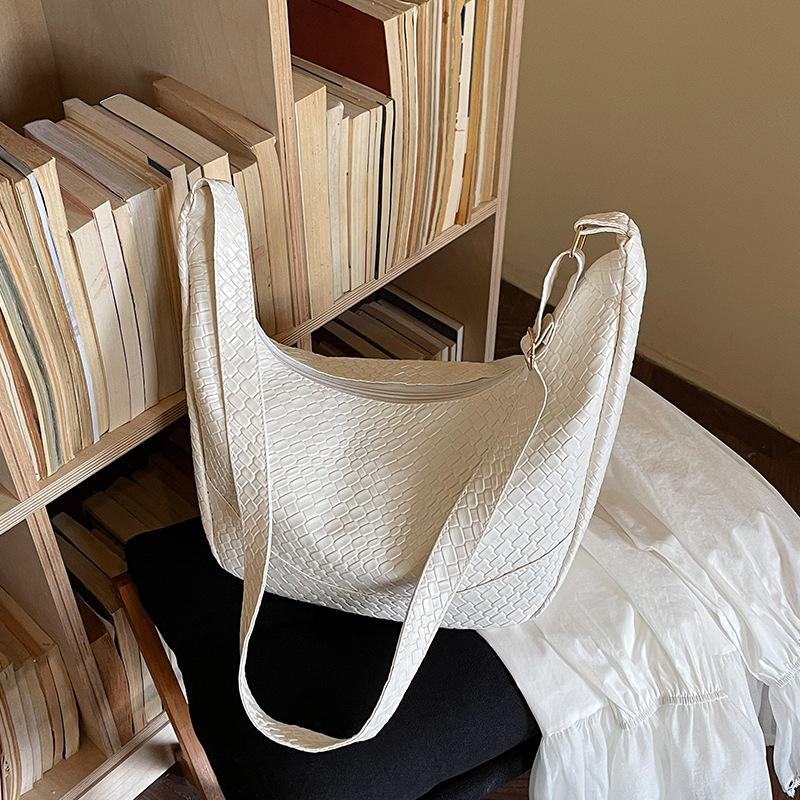 Large-capacity Dumpling-shaped Fashion Crossbody Bag for Commuting Single Shoulder Bag