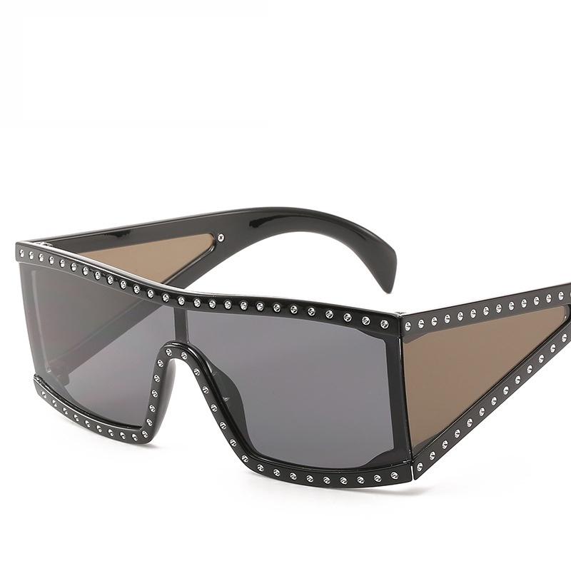 Chic Women s Retro Flat Top Large Oversize Square Frame Sunglasses With Mirrored Lenses And Classic Appeal Gray
