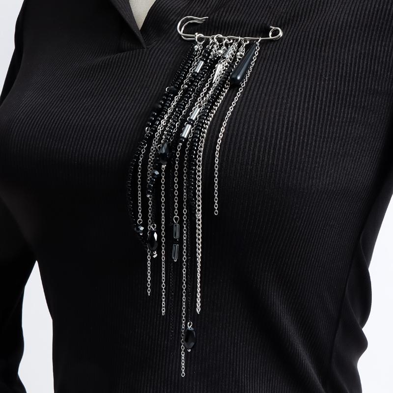 Red Black Bead Tassel Brooches for Women Vintage Metal Chain Pin Exquisite Niche Design Heart Teardrop Brooch Accessories Gift