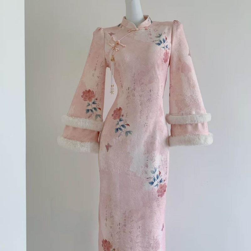 Improved New Chinese Style Cheongsam Dress: Frog Button, Long Sleeve, Velvet, Slimming Waist, Slit, Mid-Length Skirt for Women.
