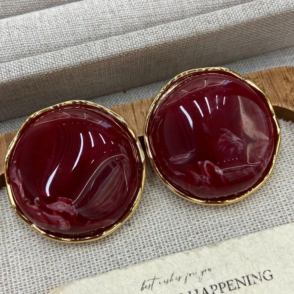 Folded Round Stud Earrings Women'S Retro Temperament Earrings Autumn And Winter High-End Exaggerated Earrings