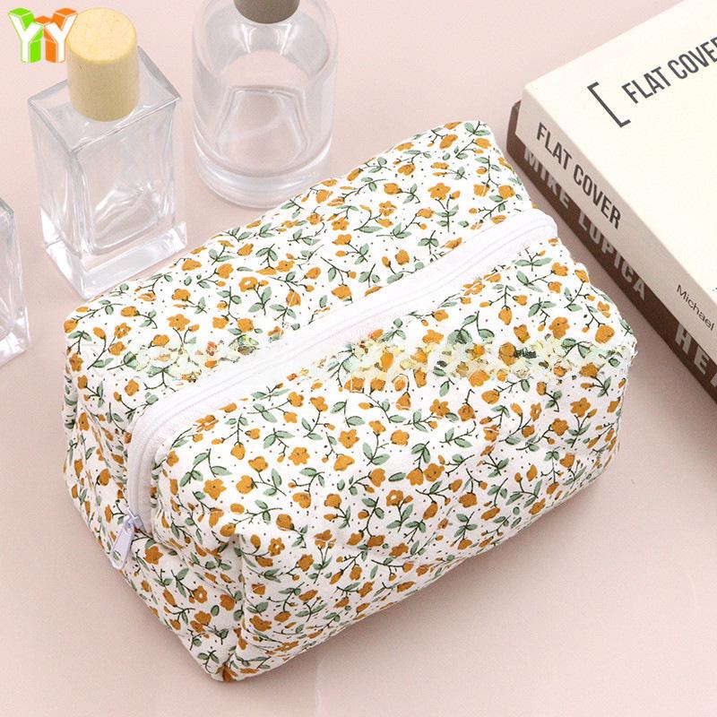 

Цветочная большая вместительная дорожная косметичка и туалетные принадлежности