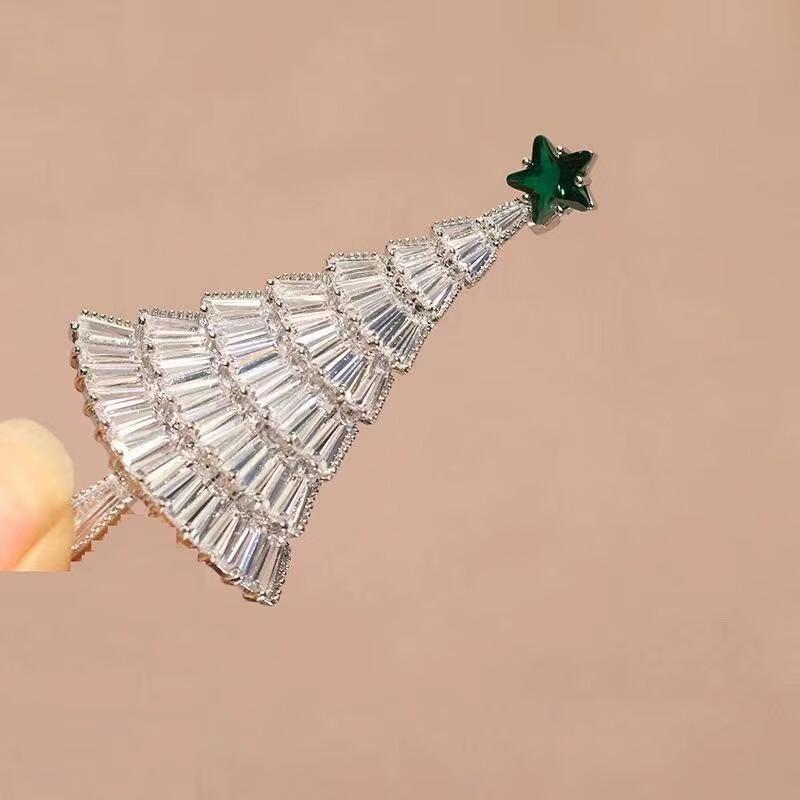 Брошь  Рождественская елка