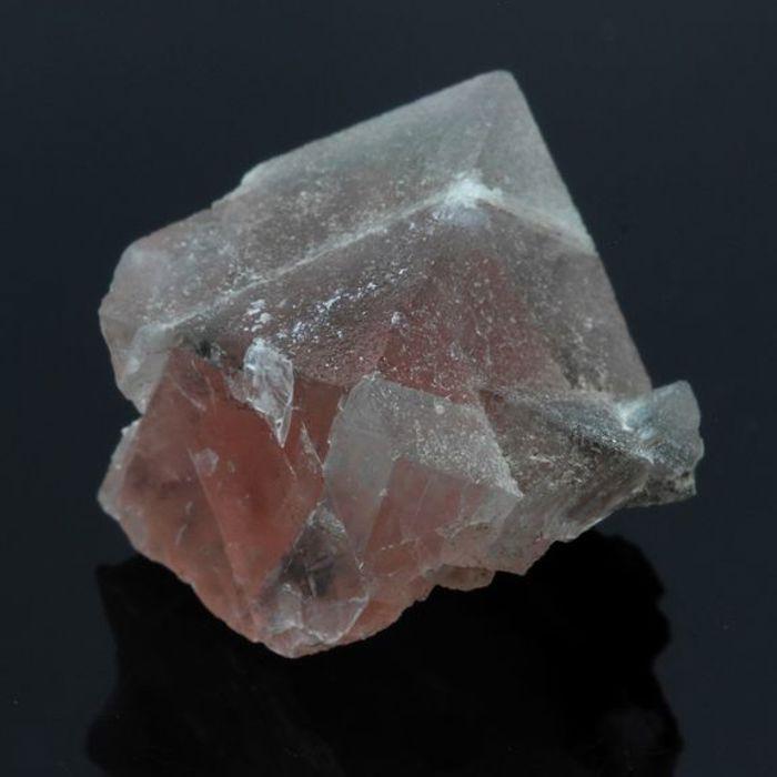 Pierres et Minéraux. Fluorite rose. 14.62 ct. Massif du Mont-Blanc, France..