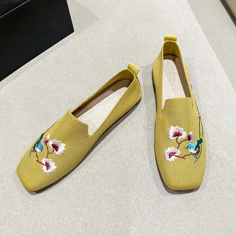 2024 Дышащая сетчатая обувь Женская обувь слипоны на плоской подошве Мягкая подошва Нескользящая вышитая обувь Легкие удобные кроссовки 36 жёлтый 2649₽