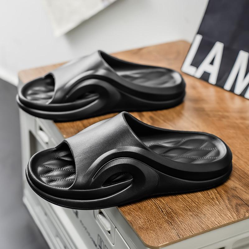 Trendige Herrenhausschuhe, leichte und atmungsaktive Ein-Wort-Hausschuhe für zu Hause, lässige Hausschuhe, coole Herrenhausschuhe