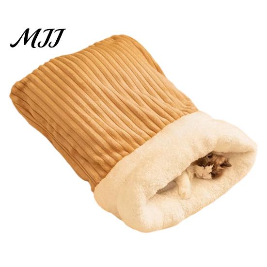 Thoughtful Gift for Cat Lovers Warm Fluffy Sleeping Bag, Semi-closed Enclosed Tunnel Bed, Self-Heating Portable Pet Resting Plush Lining