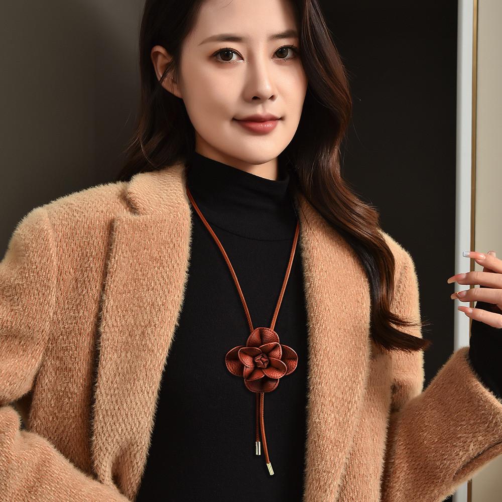 Floral Handmade Chic Rose Choker Necklace For Women With Unique Mixed Material Craftsmanship