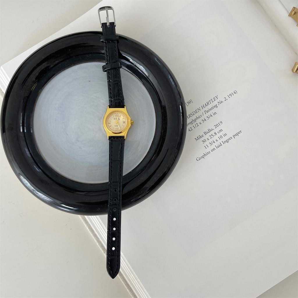Supply Medieval Fashion Small Gold Watch Watch Temperament High Value Fashion Women'S Small Dial Quartz Watch