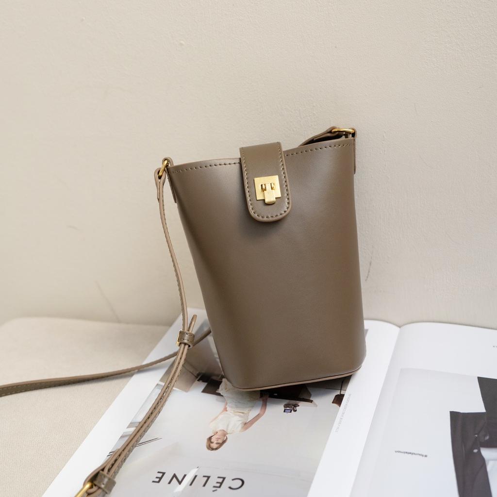 Leather Versatile Mobile Phone Bag, Early Spring Fashion Trend, Simple and Mini Mini Single-shoulder Crossbody Bag