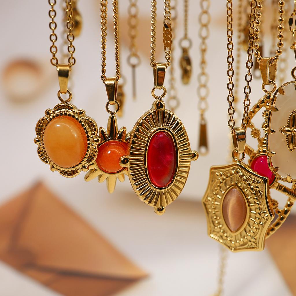 Tongfeng 18K Gold Titanium Steel Necklace Retro Court Style Natural Stone Pendant Collarbone Chain