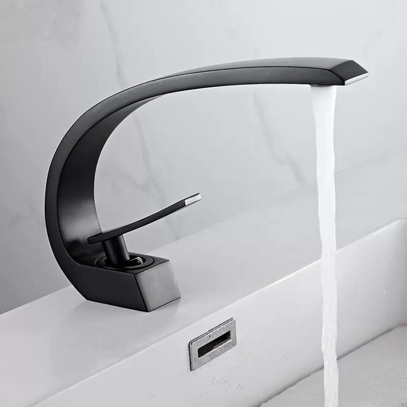 Robinet de lavabo de salle de bain en laiton canon de fusil avec robinet chaud et froid pour lavabos et plans de travail.