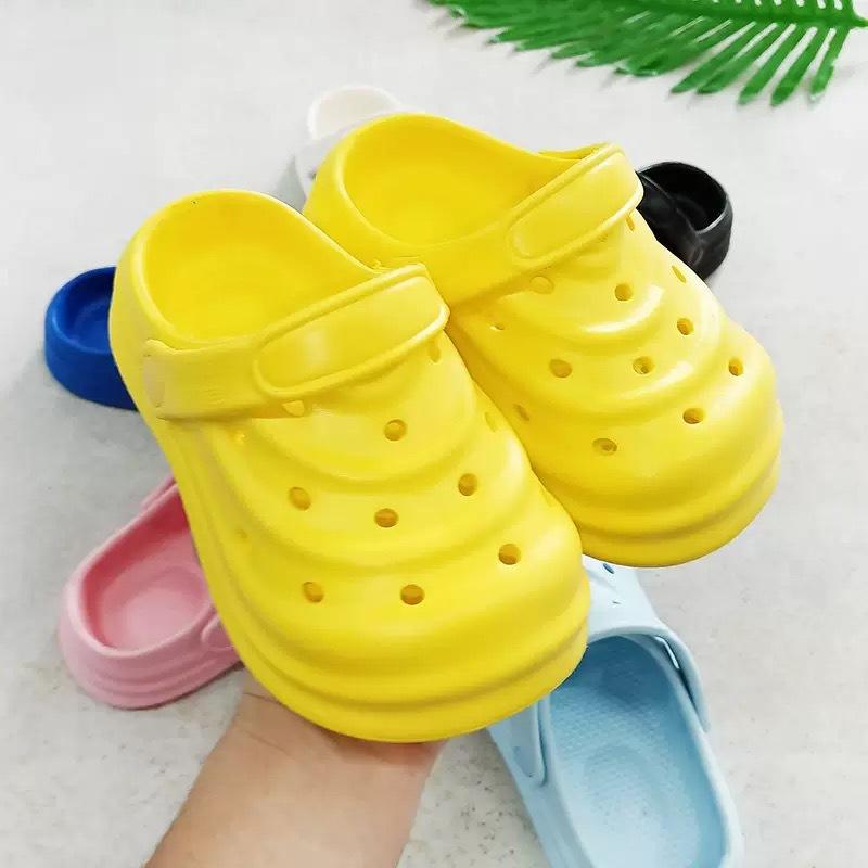 

EVA новая детская обувь с отверстиями летняя милая мультяшная мягкая подошва нескользящие сандалии с закрытым носком для девочек шлепанцы 34-35 жёлтый