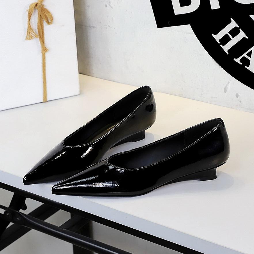 European American banquet women's shoes pointed commuter casual shallow mouth versatile flat-bottomed tapered heel shoes