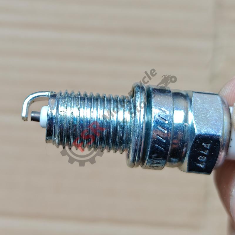 715900637/Snowmobile spark plug,For Ski-Doo Skandic SWT/Tundra & Expedition 4-Tec 800 TUV & Legend Touring V-800 & Grand V-1000