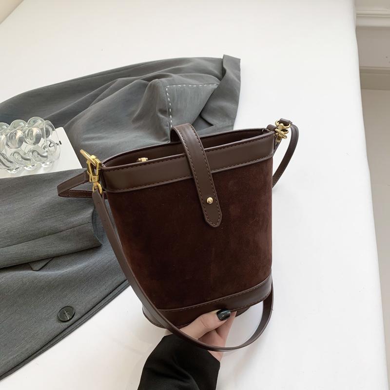Frosted bucket bag women's new autumn and winter high-end light luxury niche design shoulder messenger bag