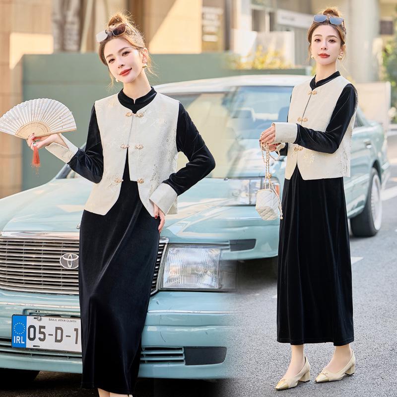 

Весеннее платье из двух частей с застежкой-лягушкой, из жаккардового бархата с атласной отделкой, 2025 XL for 120-130 pounds платиновый