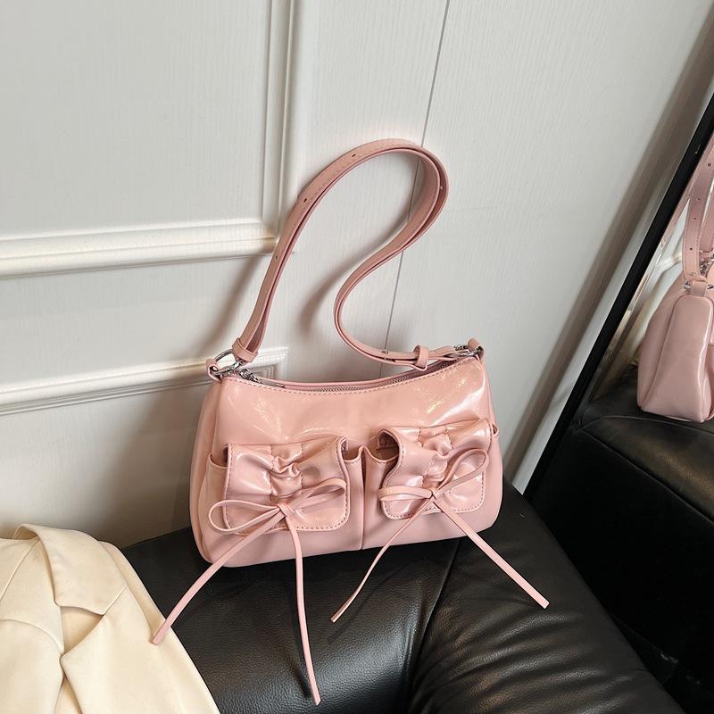 Large capacity bag women's autumn and winter 2025 new fashion niche design shoulder messenger bag commuter underarm small square bag