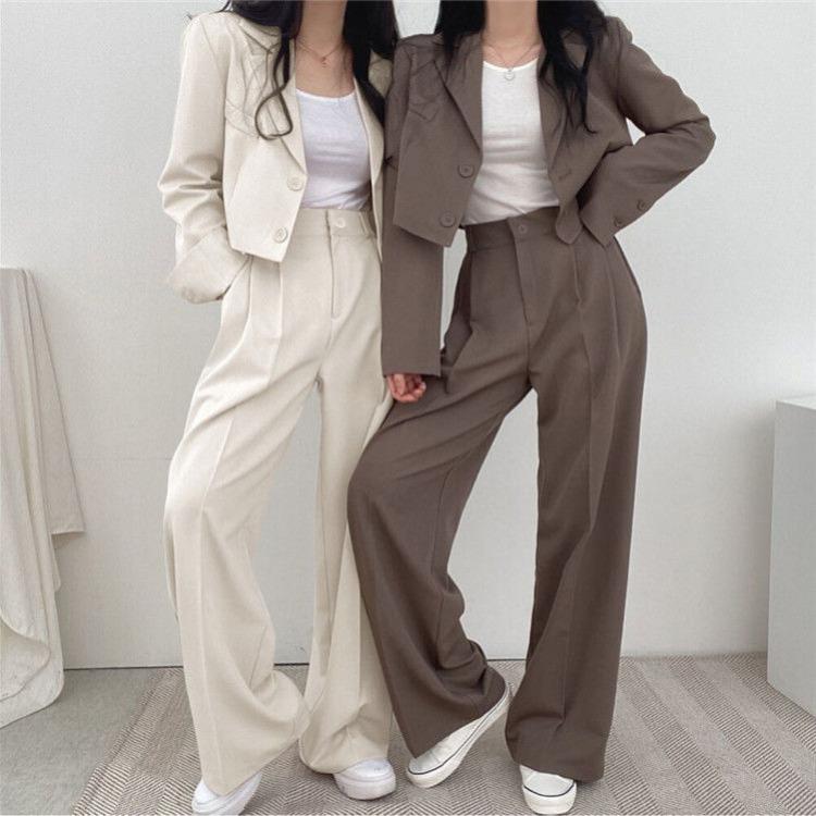 Appari elegante e sicuro di te con questo abito alla moda e petite-friendly