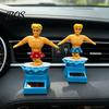 Halkfri Bildekoration Surfarepojke Solcellsdriven Nickleksak, Tecknad Bobblehead som Tillbehör För Skakiga Vägar Instrumentbräda, Automatisk Gungande Skakande Figur