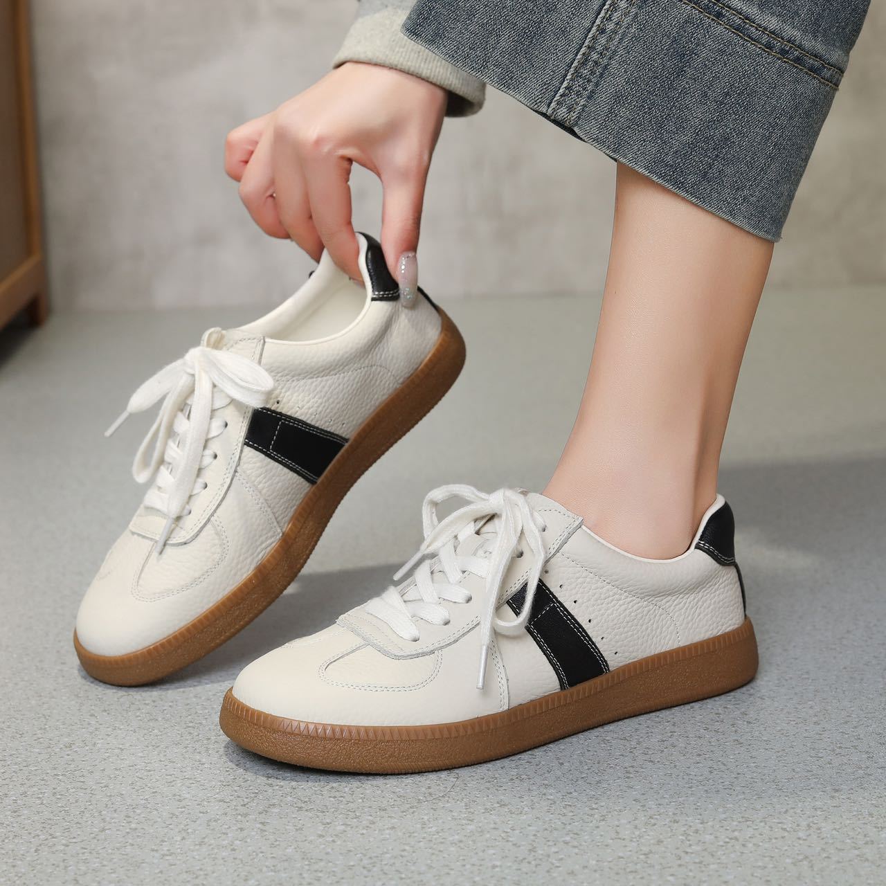 

Кожаная белая обувь повседневная дышащая обувь для пар резиновая подошва нескользящая мужская и женская одного стиля немецкие тренировочные туфли универсальная летняя обувь для скейтборда 35