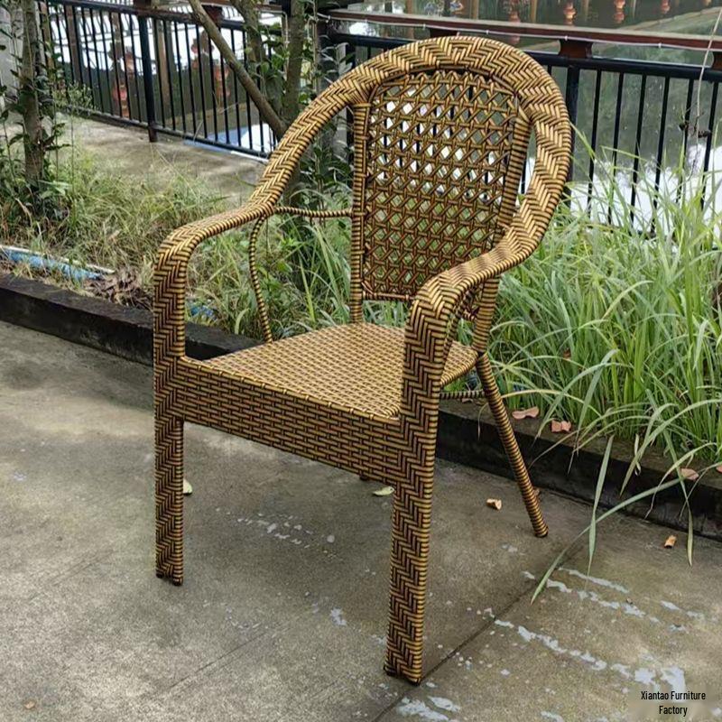 Ręcznie pleciony fotel rattanowy dla seniorów: Wytrzymałe krzesło wewnętrzne/zewnętrzne z oparciem na balkon i do wypoczynku