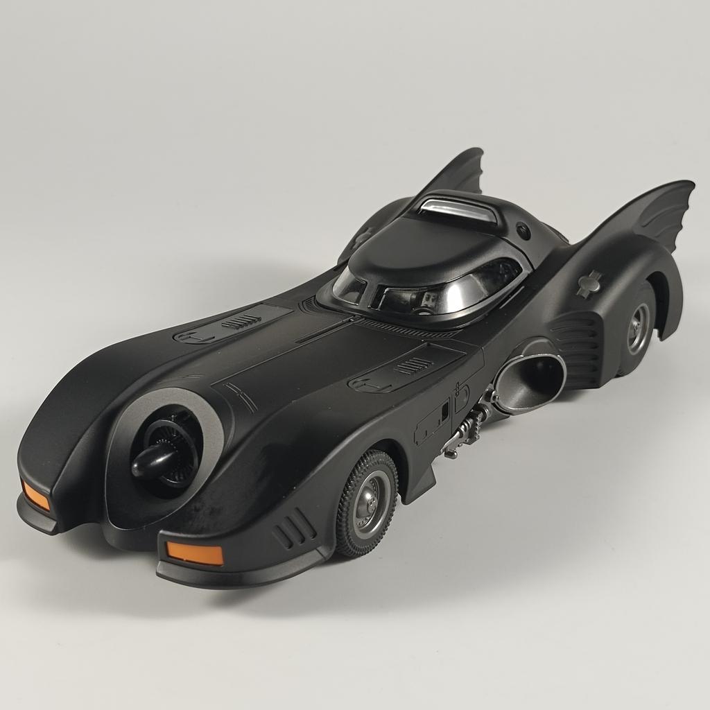 1:24 1989 Batmobile Chariot Alloy Diecast Car Model Sound & Light Spray Function Toy Home Interior Decoration Children Toy Gifts