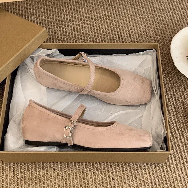 Square head shallow mouth single shoes women's spring new retro fairy gentle Doudou shoes women's flat yellow ladyshoes