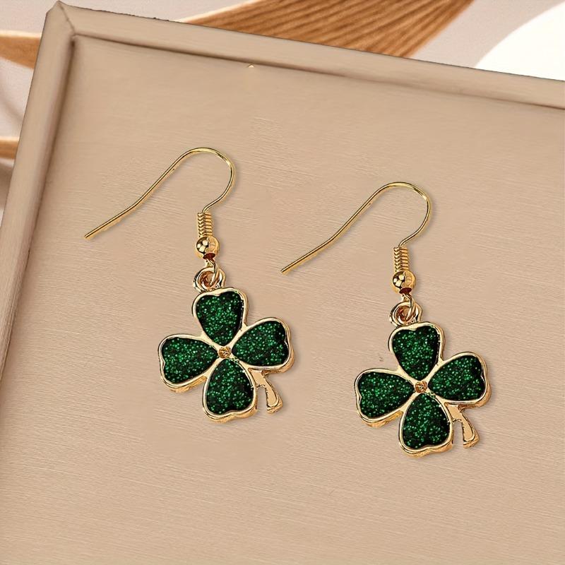 A Pair of Stylish Four-leaf Clover Lucky Green Earrings Cute Elegant Retro for Friends