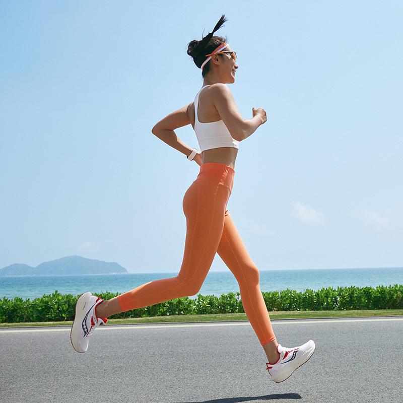 SAUCONY Triumph 21 Lightweight Comfortable Mesh Rebound Low-Top Running Shoes Women Sneakers White Red S10881-136