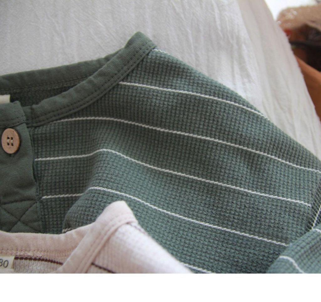 Korean Style Boys' Striped Retro T-shirt - Round Neck, Spring Fashion