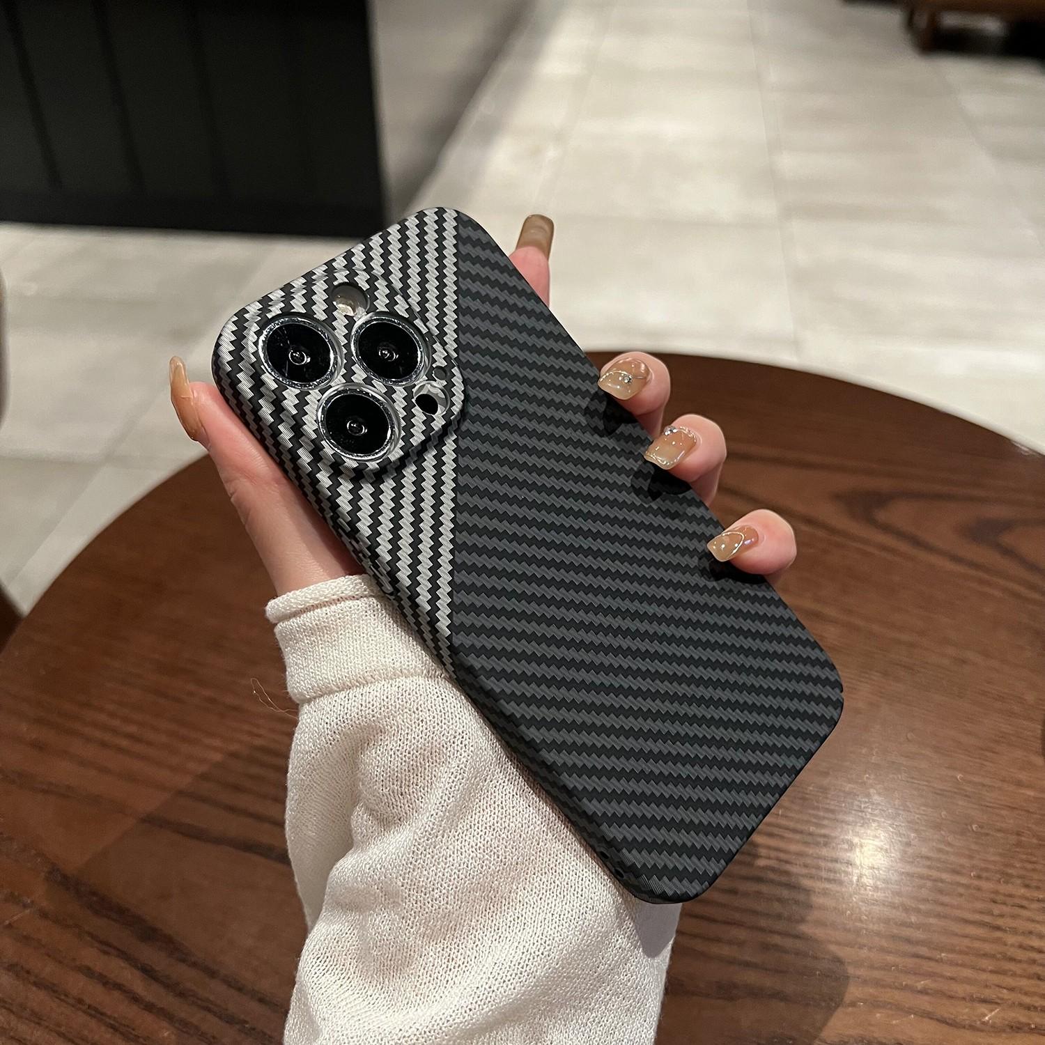 

Чехол из углеродного волокна для iPhone 17 16 15 14 13 12 11 Pro Max, жесткая задняя крышка для iPhone X XS Max, ультратонкая защита камеры for iphone 14