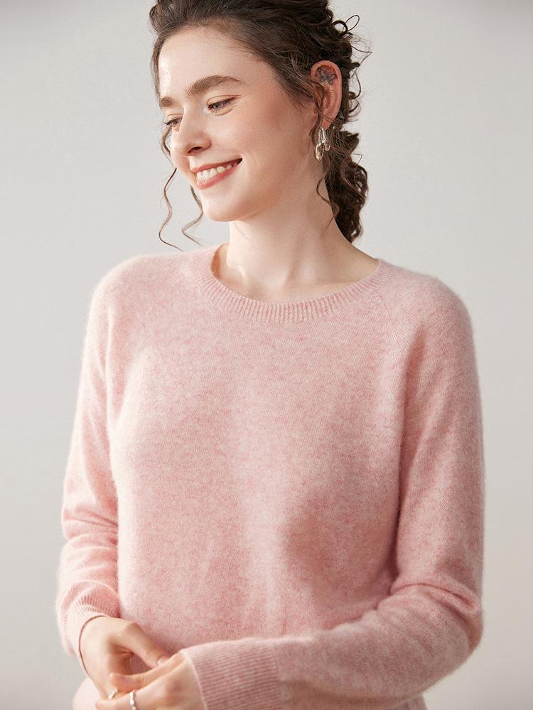 Women's Versatile Cashmere Round Neck Sweater - Thin, Simple, Loose-Fit Knitted Design for Autumn/Winter.