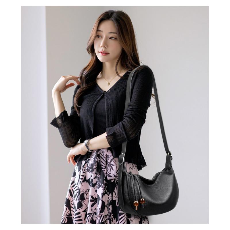 A Simple and Stylish Women's Shoulder Bag,A Fashionable Crossbody Bag, Suitable for Daily Use,Shopping, Commuting, and Multi Compartment Shoulder Bags