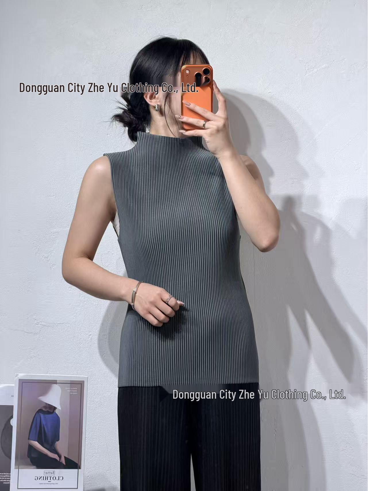 Miyake HP Series Versatile High Neck Pleated Vest One Size серый