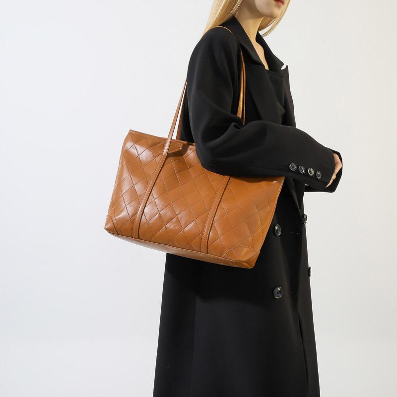 Casual Diamond Tote Bag New Fashionable Handbag Personalized Large Capacity Underarm Bag Simple Shoulder Bag
