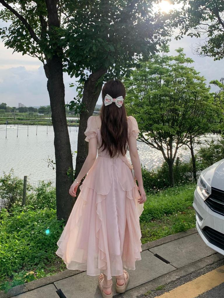 Elegante Vestido Francés de Gasa Blanca: Dobladillo Fino e Irregular para Primavera a Invierno