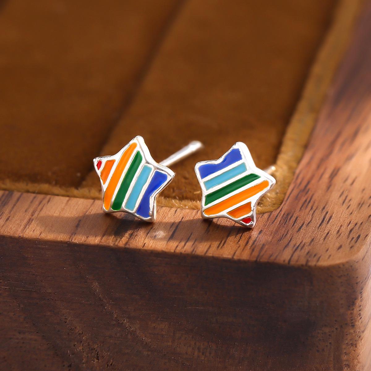 

Красочные серьги-пусеты в виде пентаграммы из эпоксидной смолы для женщин