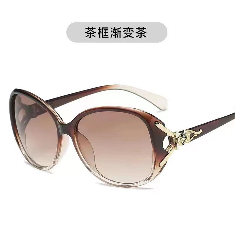 New Large Frames Square Sunglasses Female's Designer Fashion Sun Spectacles Female Outdoor Travel Eye Spectacles UV 400 Protection Oculos De Sol