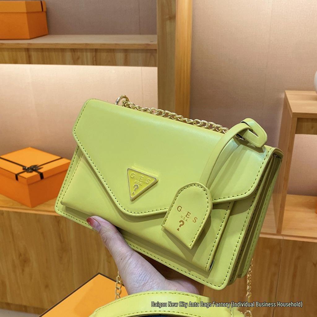 Korean Style Women's Versatile Crossbody Shoulder Bag with High-End Texture and Popular Chain Design