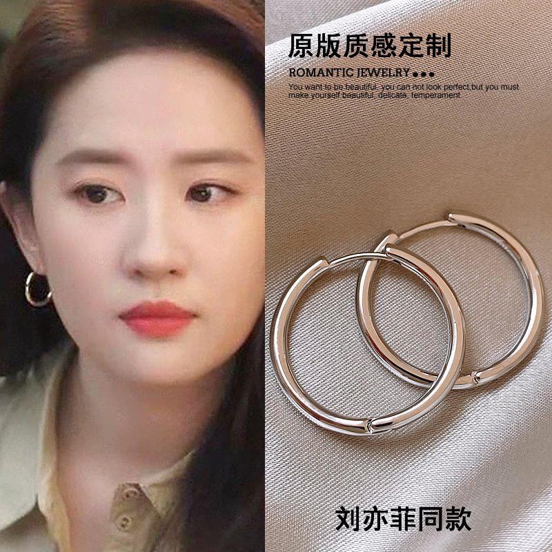 

Unique 2025 New Arrival Best Selling Accessible Luxury Fancy Pearl Hoop Earrings Female Elegant Stud Earrings Work Clothing Ear Ring Liu Yifei with silver earring