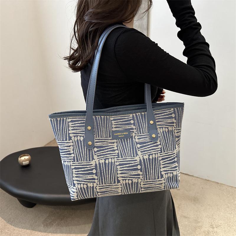 Simple and Fashionable Large Capacity Commuting Bag Summer New Fashion Casual Tote Bag Casual and Fashionable Shoulder Bag