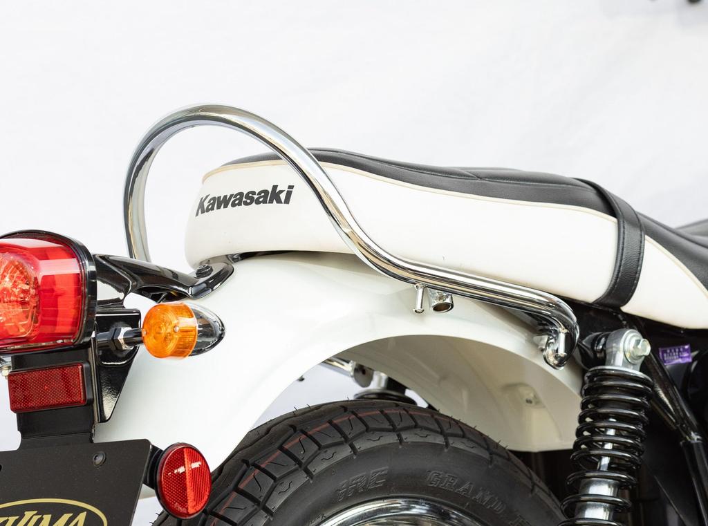 Kijima Meguro Motorcycle Steel Tandem Grip with Assist Grip and Cargo Part Number S1/W230 ('25-) Parts Hook, Plated, 210-557