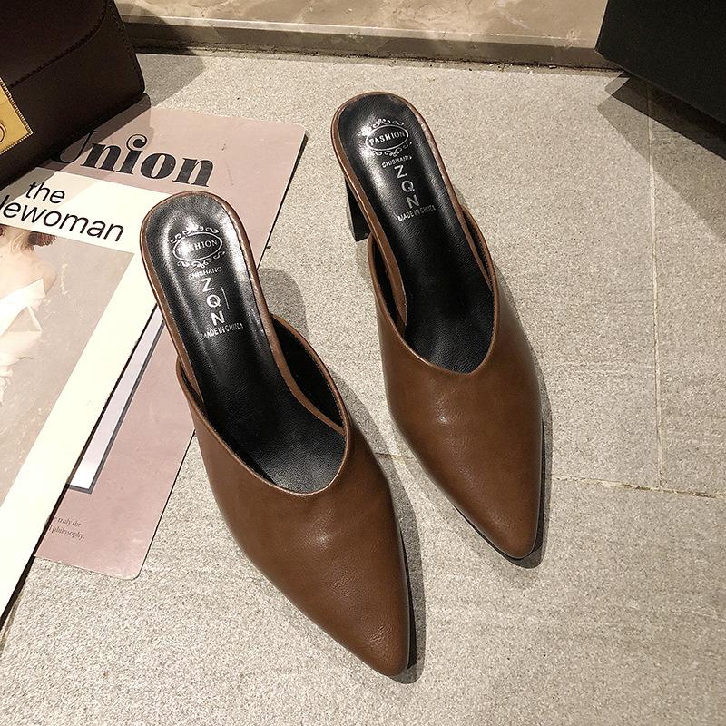 

Британский стиль толстый каблук сумка голова тапочки женские для улицы 2025 весна и лето новые острый носок универсальные примерочная туфли на высоком каблуке сандалии 39 темно-коричневого