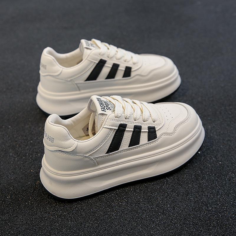Xiaobai women's shoes women's 2025 autumn new versatile casual board shoes autumn super fire breathable thick-soled shoes