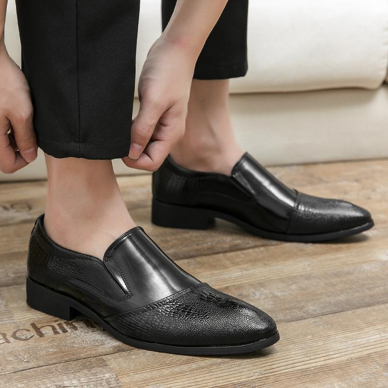 Business dress leather shoes Brock leather shoes men's versatile Korean version engraved casual pointed suit groom wedding men's shoes